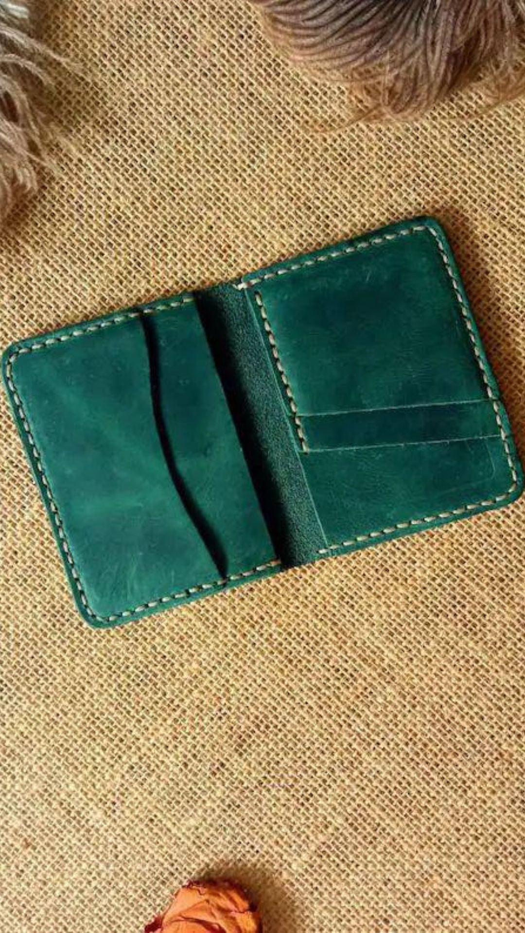 Handcrafted Leather Bifold Wallet – Slim Minimalist Card Holder with Cash Pocket