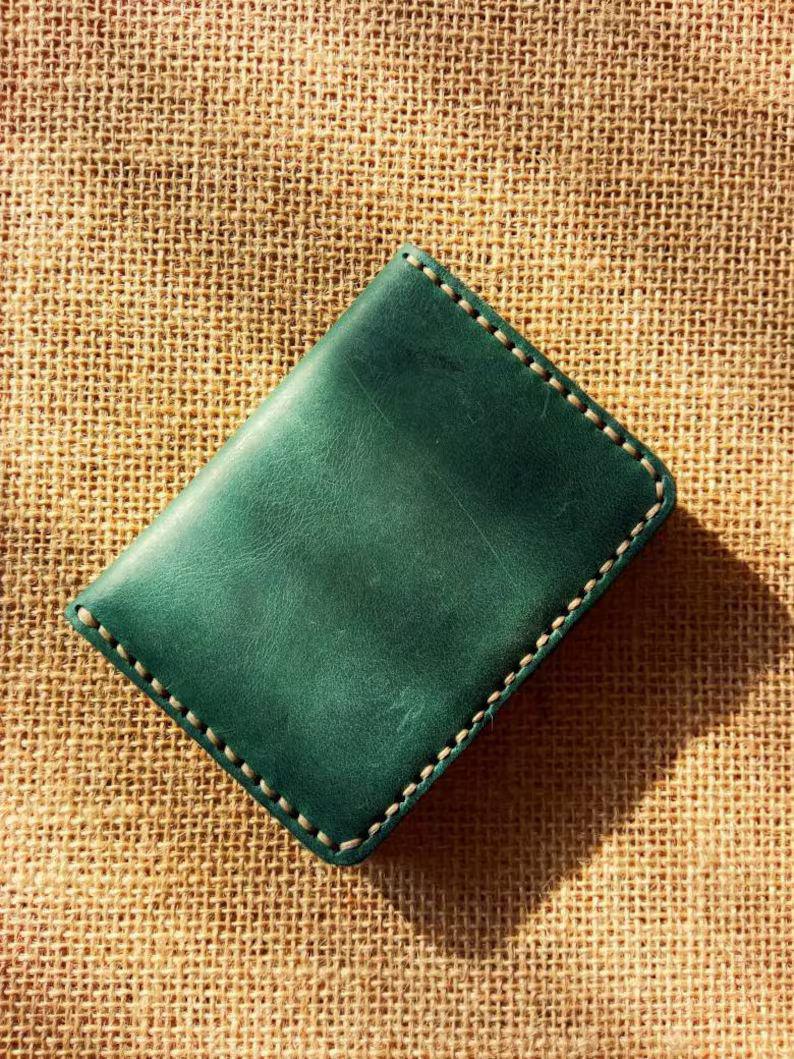 Handcrafted Leather Bifold Wallet – Slim Minimalist Card Holder with Cash Pocket