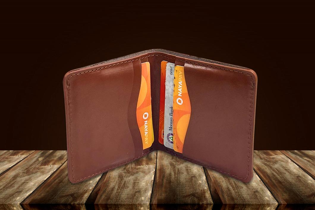 Premium Rayvik Genuine Leather Bifold Wallet – Classic Slim Design with Elegant Gift Box